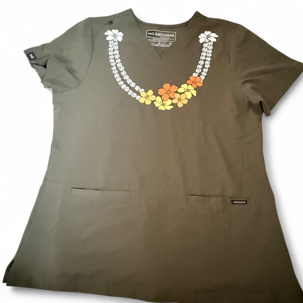 MG Wedge Gear green scrub top with flower design. Size M